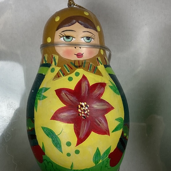 Vintage boxed set of 3 wooden Matryoshka 🪆 Doll Ornaments Christmas poinsettia - Picture 2 of 10